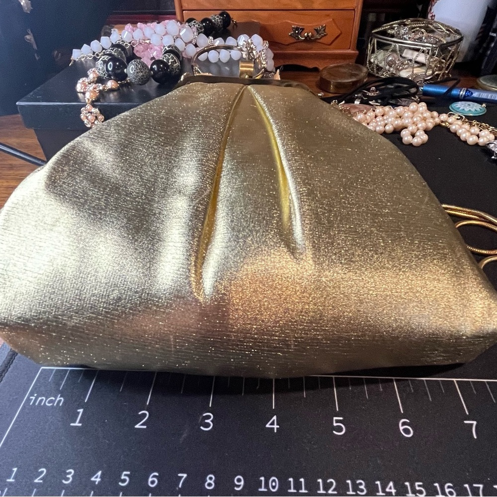 Vintage Andé gold evening bag kiss lock clutch chain strap 1950s 1960s glam - Picture 12 of 12